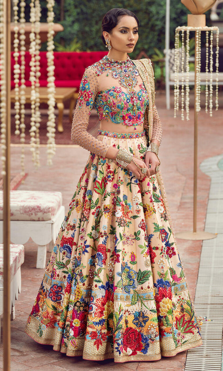 ClassicBridalLehengaCholiDupattaWeddingDress_1080x