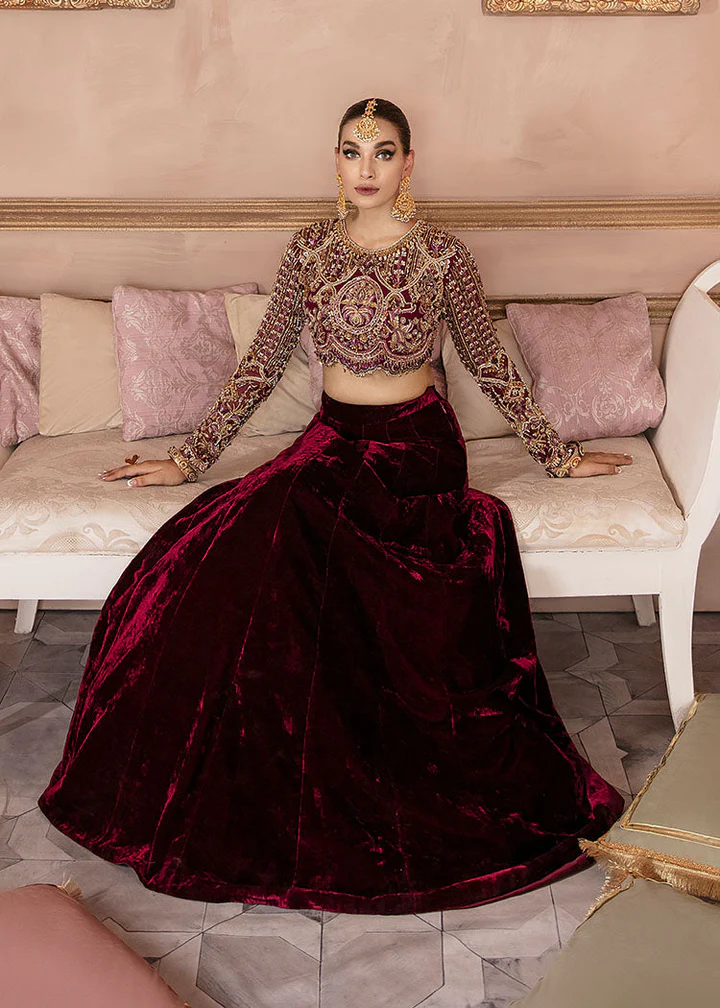 BridalWeddingDressinVelvetLehengaandCholiStyle_1080x