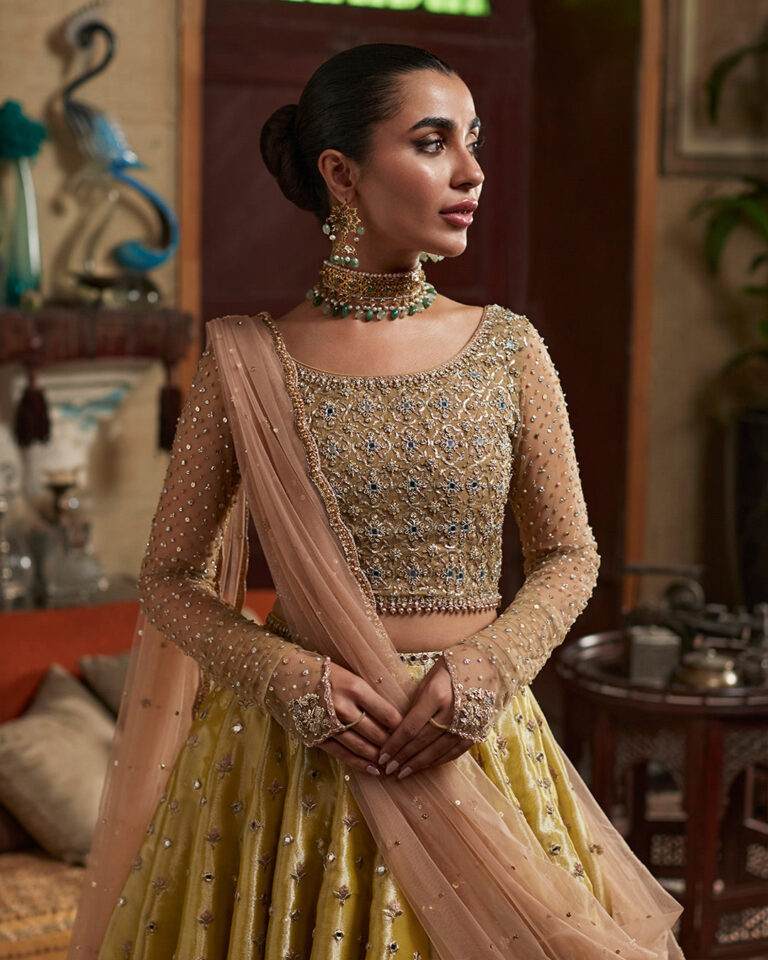 LehengaCholiandDupattaMehndiDressforWedding_1080x