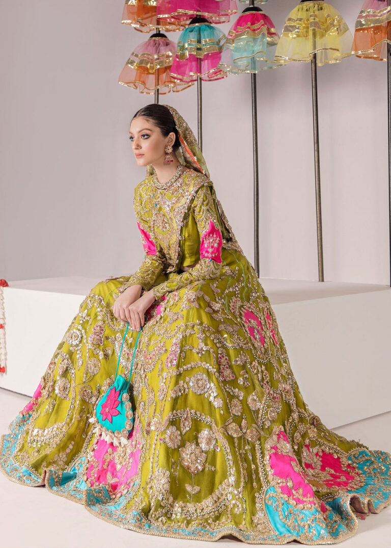 PakistaniMehndiLehngaOutfitforBride_1_1080x