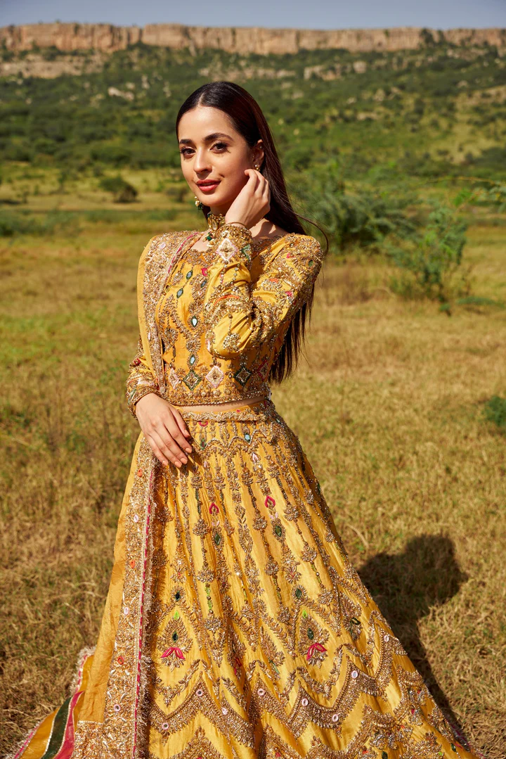RoyalBridalWeddingDressinYellowLehengaCholiStyle_720x