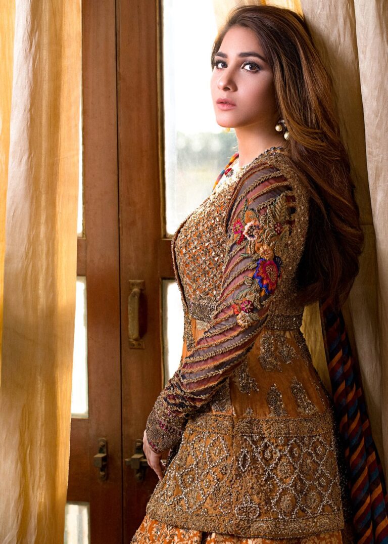 Yellow_mehndi_lehnga_1800x1800